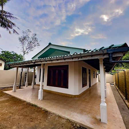 Bungalow By Tropical Villa Weligama Esterno foto